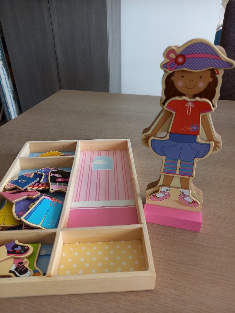Houten pop met magneetkleding, Enlèvement ou Envoi, Utilisé