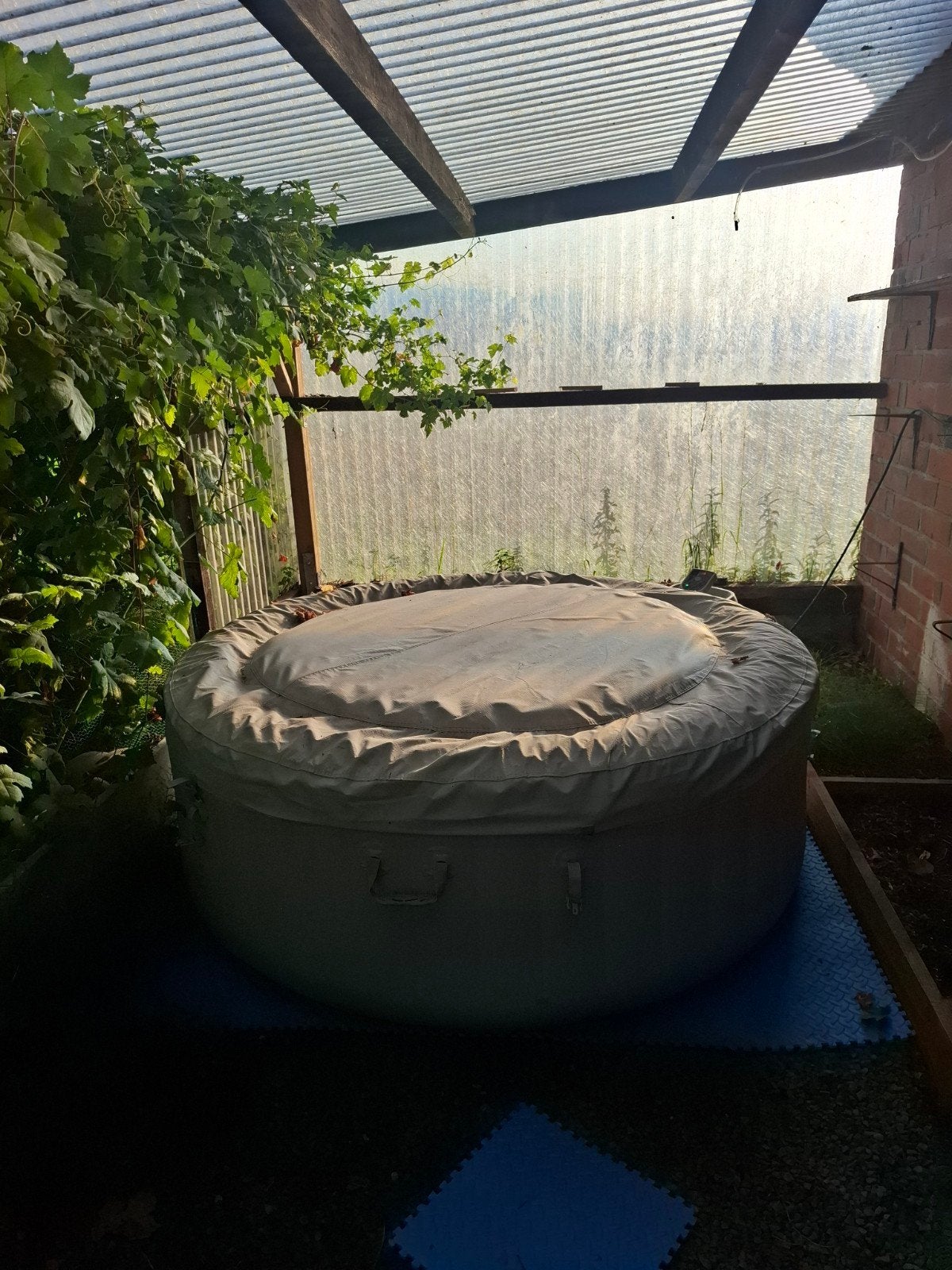 jacuzzi intex 4persoons. 6 maand oud., Tuin en Terras, Bubbelbaden en Hottubs, Ophalen, Zo goed als nieuw, Filter, Opblaasbaar
