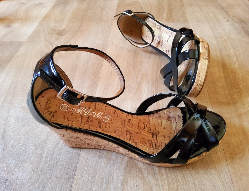 Nouvelles sandales en cuir verni noir, Vêtements | Femmes, Chaussures, Envoi, Neuf, ANDERE, Noir