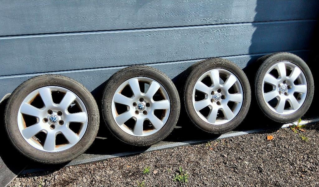 Belles jantes alu originales VW (5x100) avec pneus lisses., Autos : Pièces & Accessoires, 16 pouces, Pneus été, Enlèvement, Utilisé