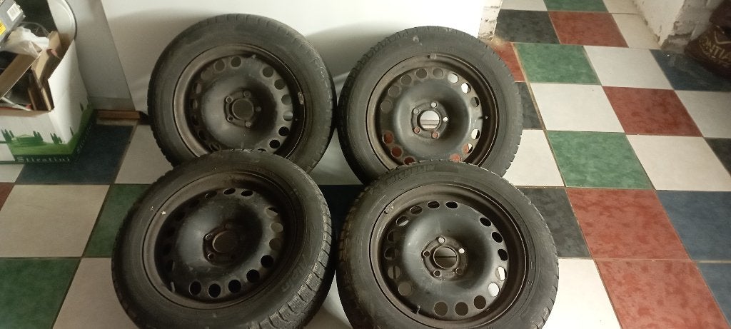 5 jantes FORD 5/108 + 1 pneu, Autos : Pièces & Accessoires, 16 pouces, Véhicule de tourisme, Enlèvement, Utilisé