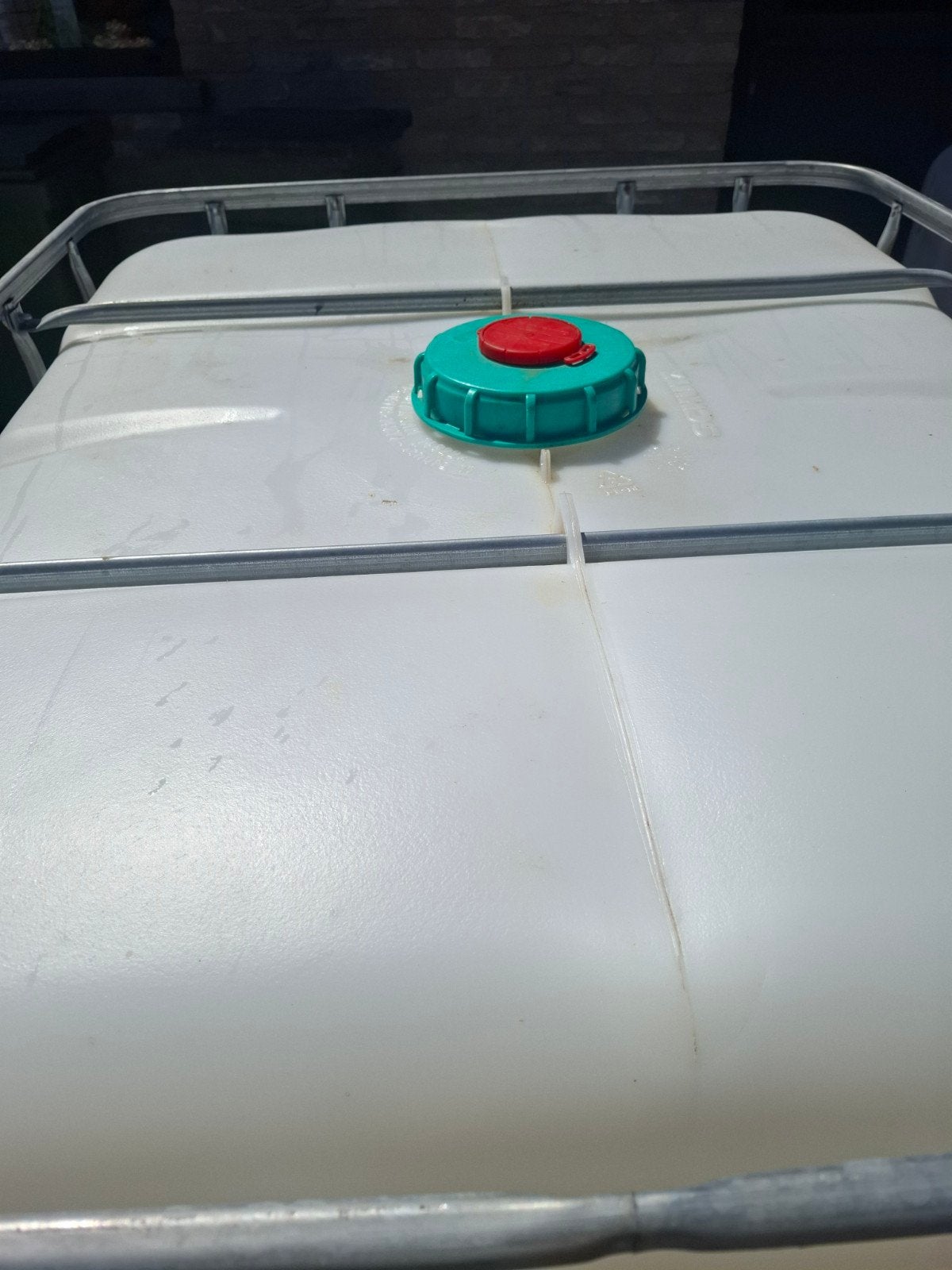 ibc container vat 1000 liter op ijzeren pallet, Ophalen