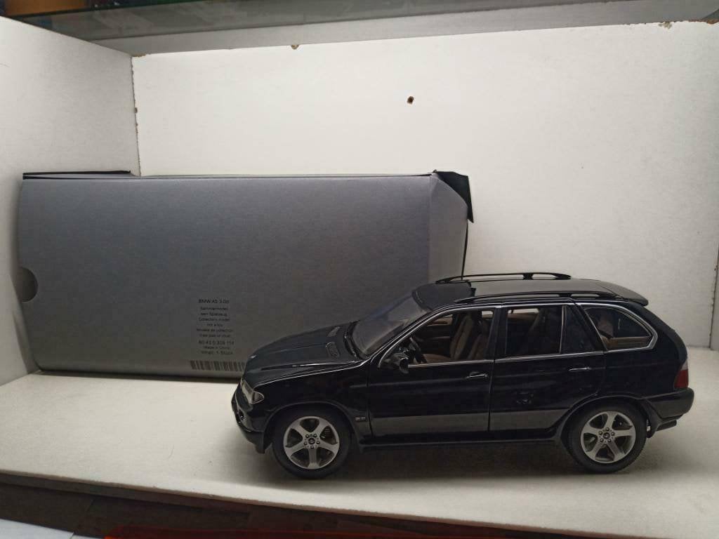 BMW X5 (E53) 2005 Kyosho BMW Dealer Edition 1/18 ZGAN, Ophalen of Verzenden, Zo goed als nieuw, Auto, Kyosho