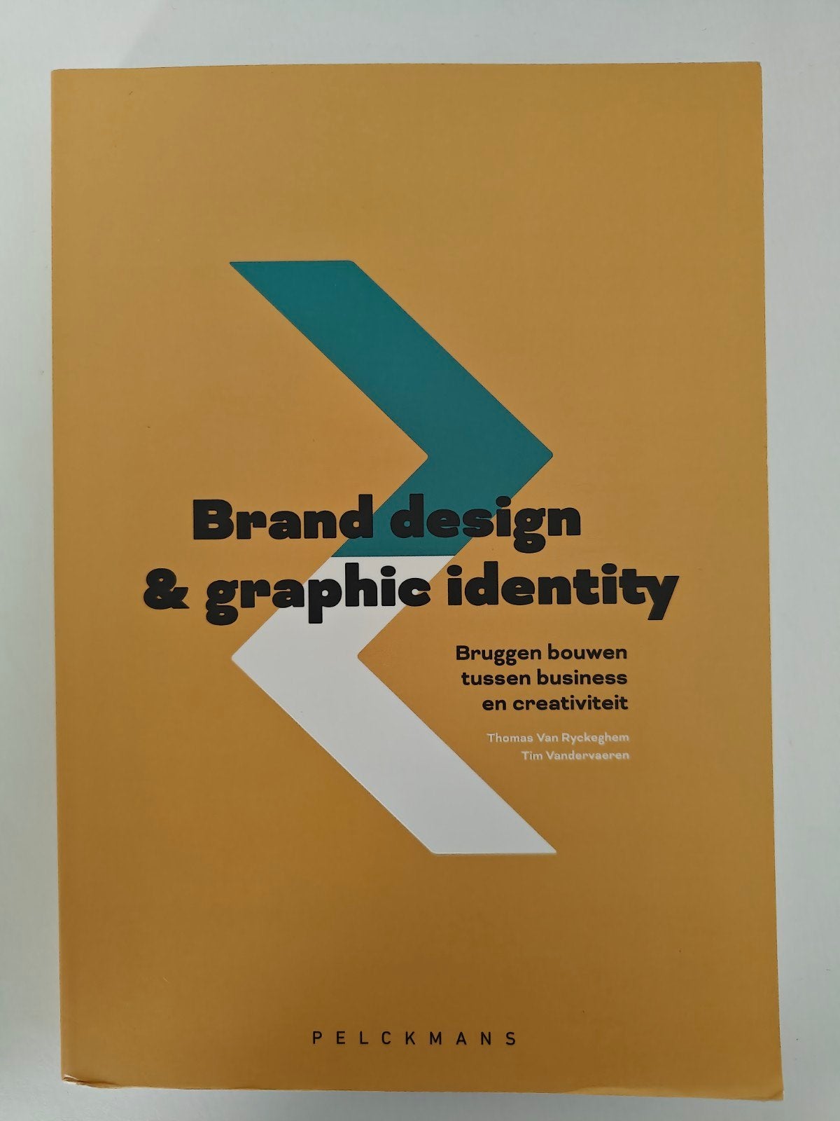 Brand design en graphic identity - Tim Vandervaeren, Tim Vandervaeren; Thomas Vanryckeghem, Enlèvement ou Envoi, Comme neuf, Autres sujets/thèmes