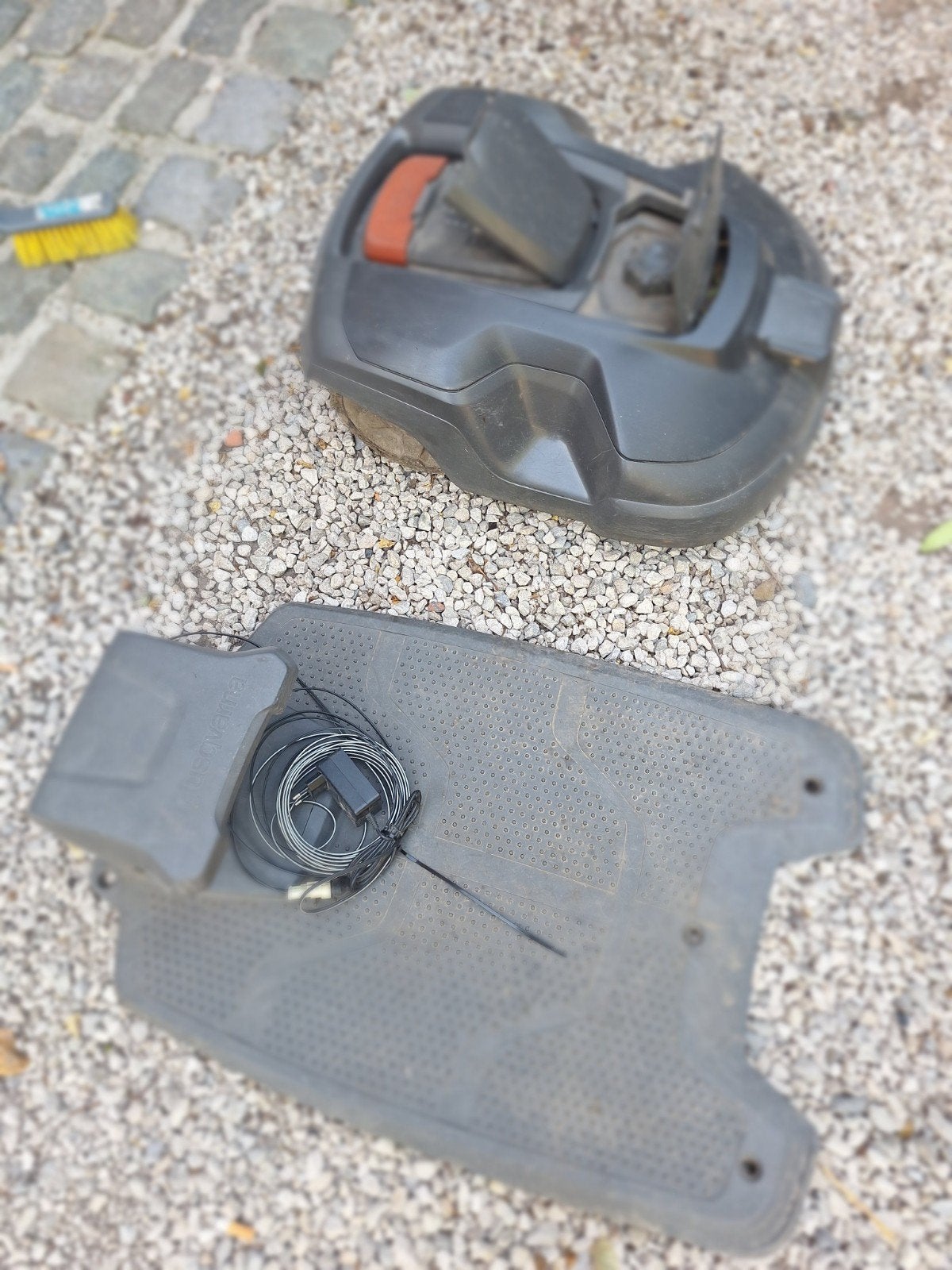 Tondeuse à gazon robotique Husqvarna Automower 315, complète, 20 à 25 cm, Enlèvement, Utilisé, Avec capteur de pluie