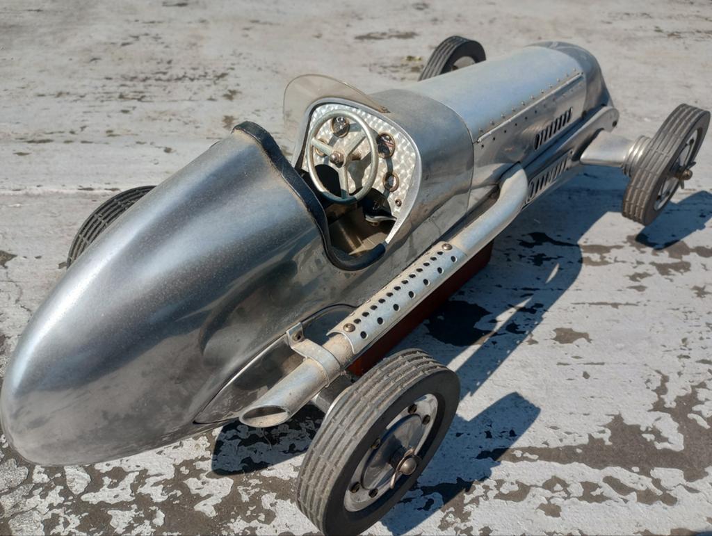 Indianapolis Racer , Tether racecar, Ophalen