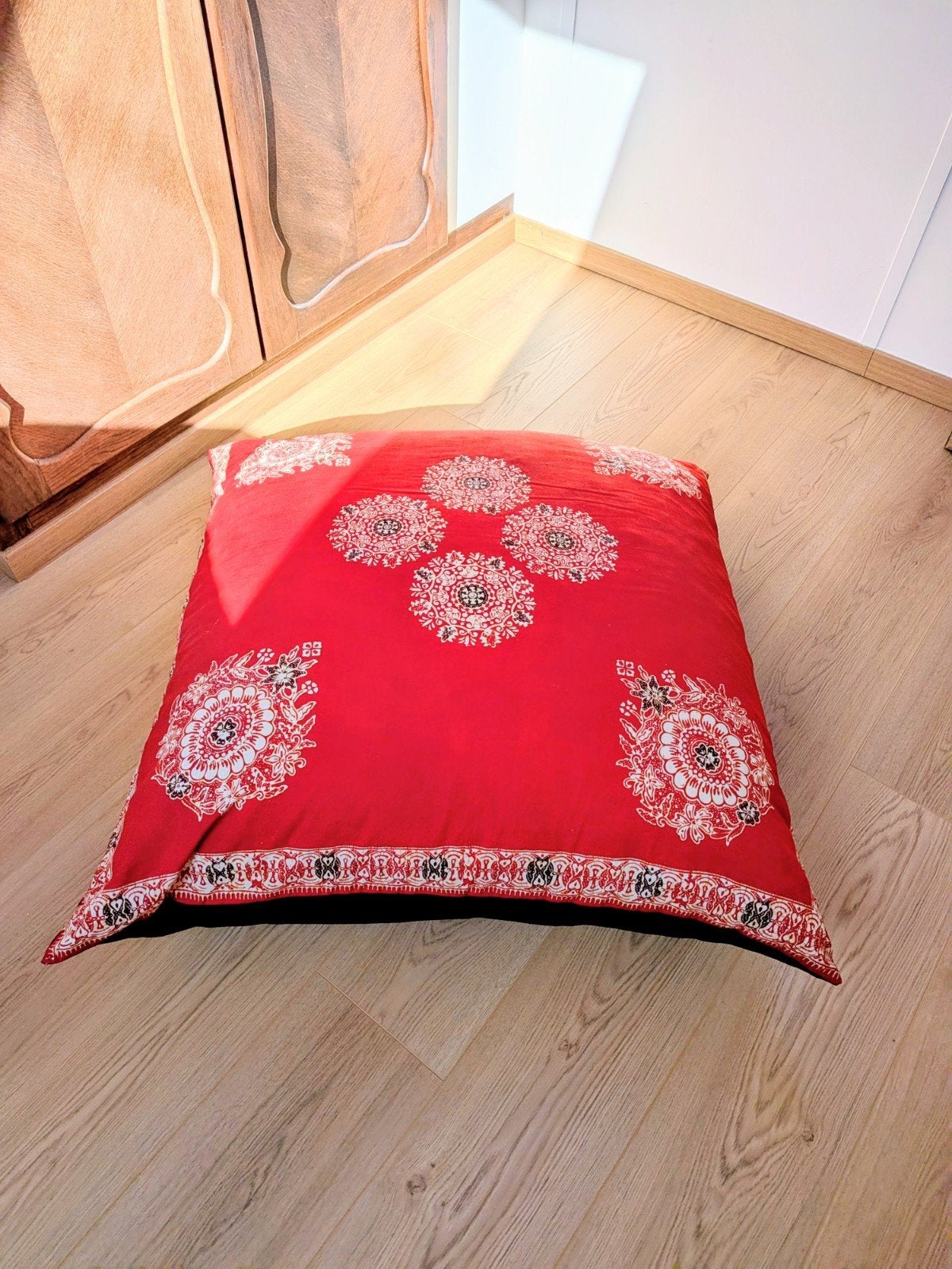 Coussin de sol XXL neuf en batik 90x90 avec 3 housses supplé, Maison & Meubles, Enlèvement ou Envoi, Neuf, Multicolore, Pouf