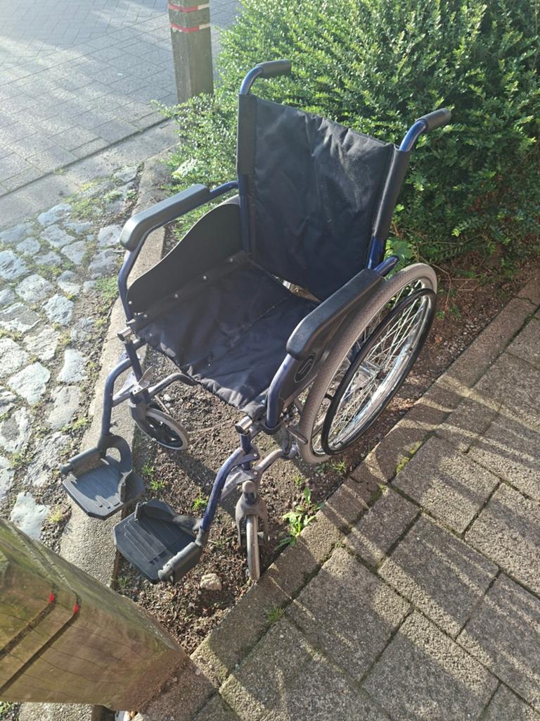 Niet vaak gebruikte rolstoel voor 64,99 euro, Diversen, Rolstoelen, Ophalen