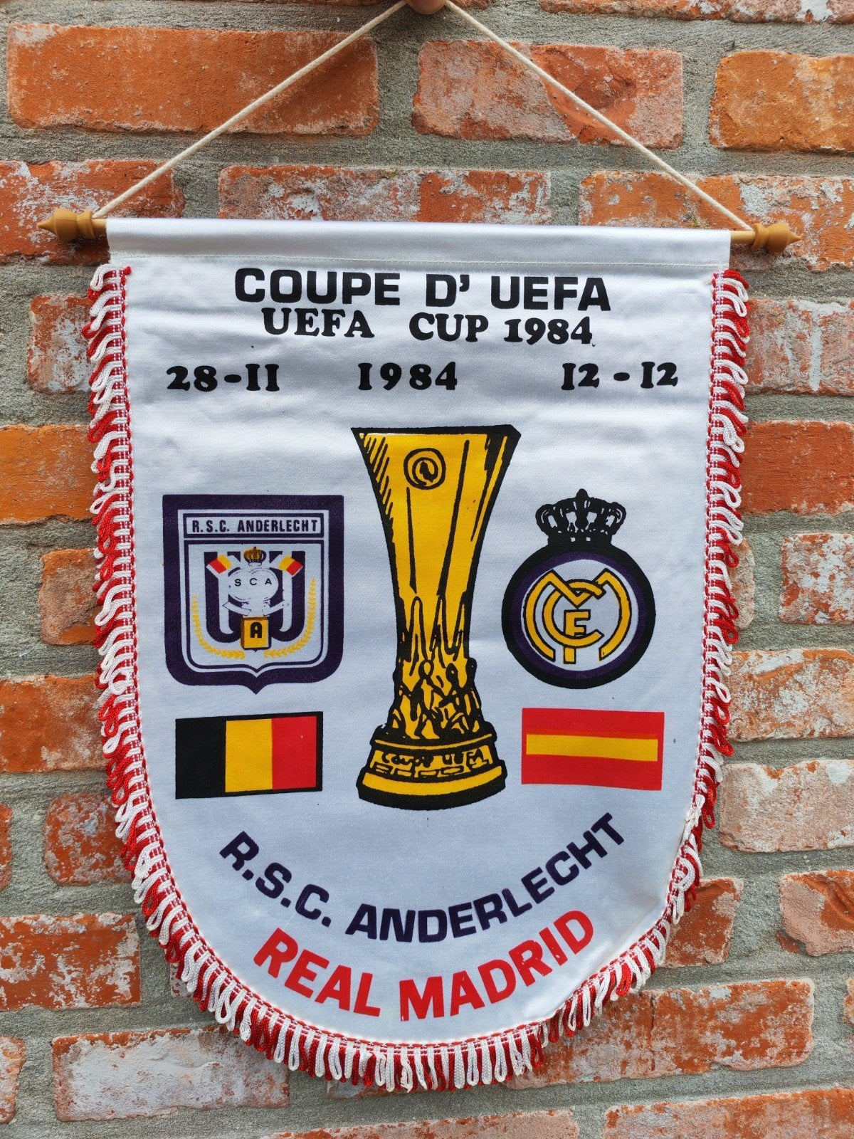 RSC Anderlecht Real Madrid Coupe d'Europe 1984

Bannière Fa, Collections, Enlèvement ou Envoi