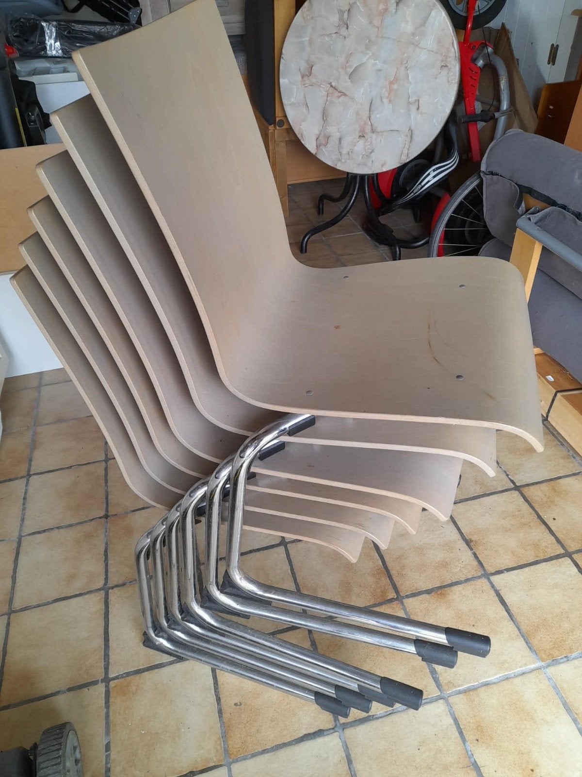 stapelbare stoelen, Ophalen
