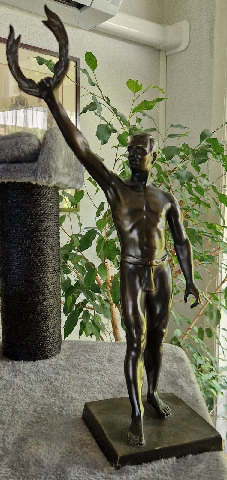 Groot beeld , der Sieger . 47 cm hoog., Collections, Enlèvement ou Envoi, Armée de terre, Objet d'art