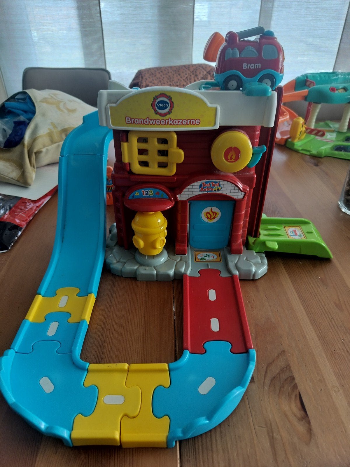 VTech Toet Toet Auto's Brandweerkazerne (inclusief Bram Bran, Ophalen