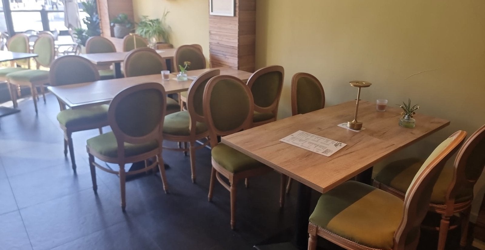 Horecameubilair - 19 tafels, 32 stoelen, Ophalen, Meubilair