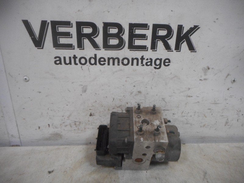ABS POMP Opel Tigra (75) (01-1994/12-2000) (90496978), Robert Bosch AG, Gebruikt, Opel, Robert-Bosch-Allee 1
74232  Abstatt, DE