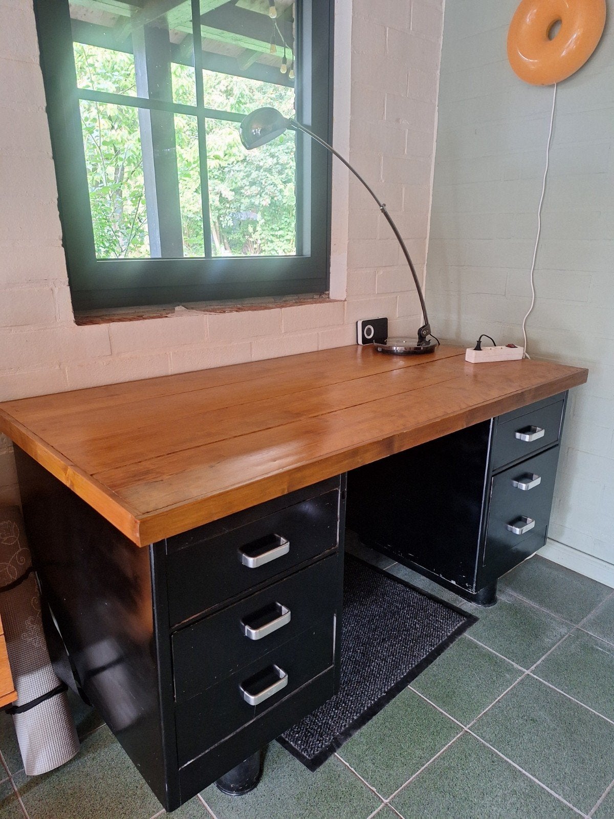 Metalen bureau met houten blad, Huis en Inrichting, Ophalen, Zwart