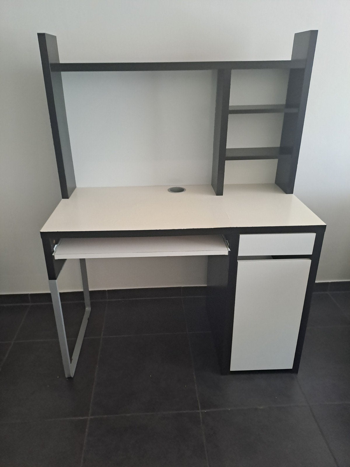 Bureau Ikea Micke met magneetbord, Huis en Inrichting, Ophalen, Demontabel, Gebruikt, IKEA