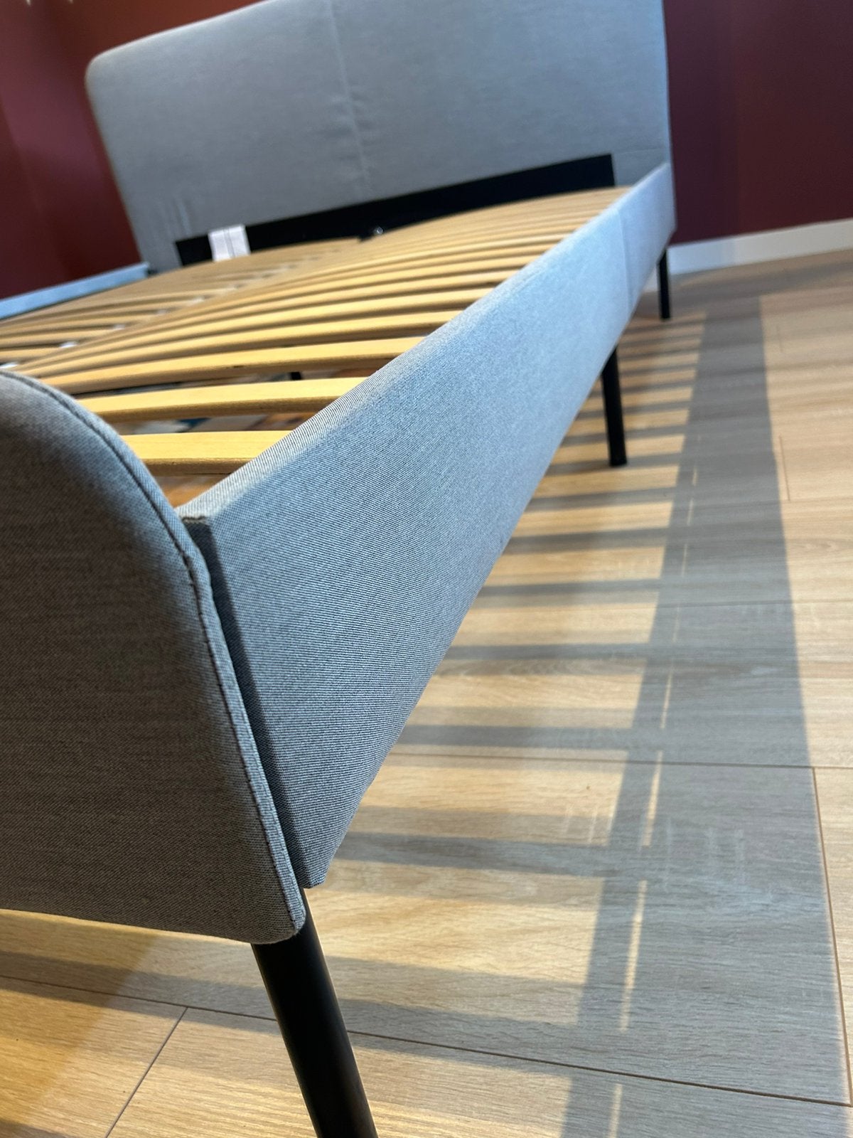 Gestoffeerd bed (IKEA) 140cm - 200cm, Huis en Inrichting, Slaapkamer | Bedden, Ophalen, Zo goed als nieuw, Grijs