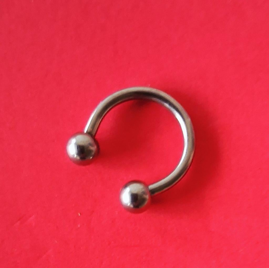 Bague de piercing avec 2 boules à vis fft., Bijoux, Sacs & Beauté, Piercings, Enlèvement ou Envoi, Neuf, Acier, Piercing sourcils