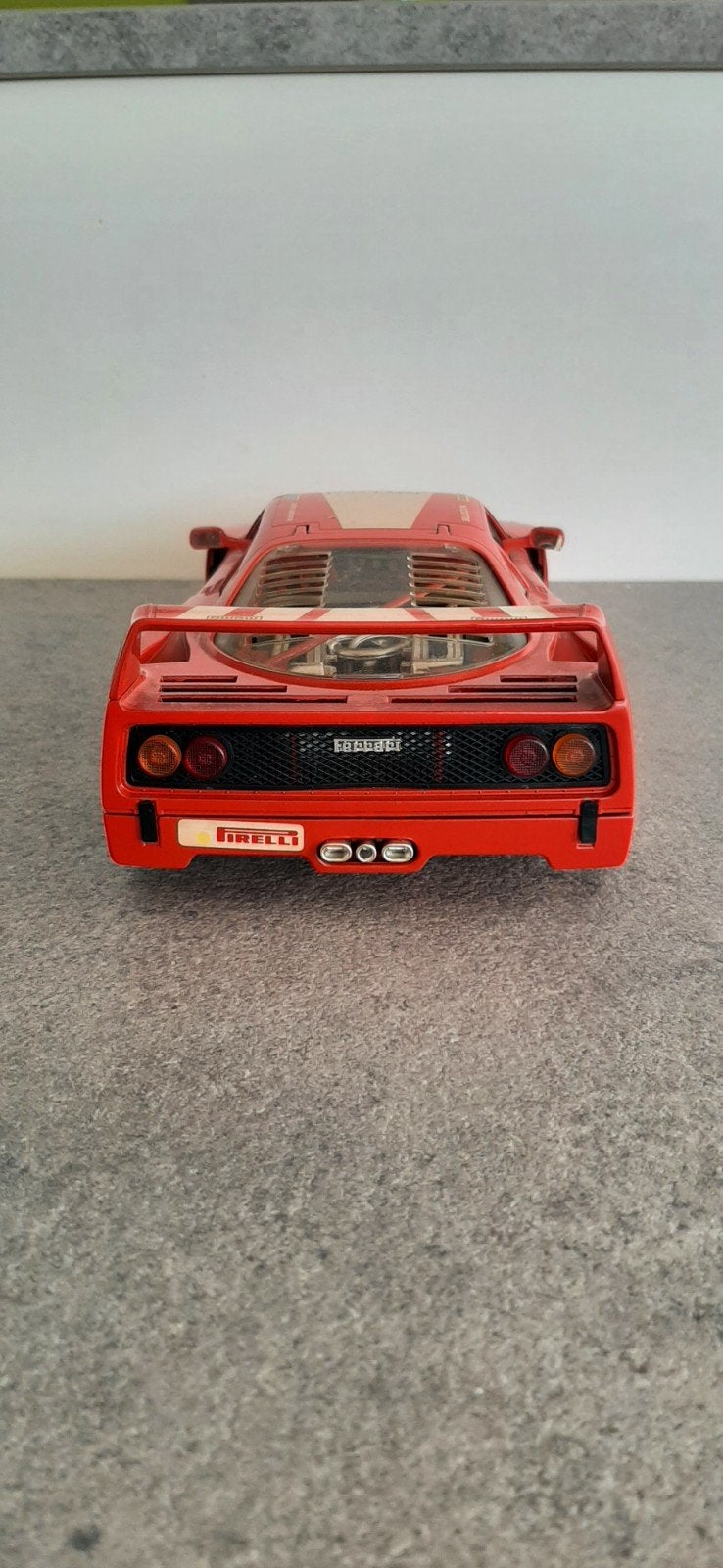 Ferrari F40
(1987) numéro 1.
Échelle 1:18., Enlèvement