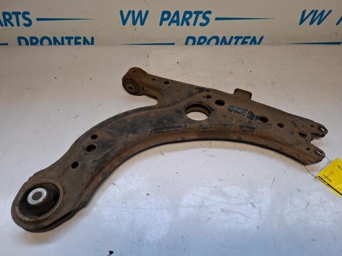 Draagarm onder links-voor van een Volkswagen Golf, Gebruikt, -, Volkswagen, -