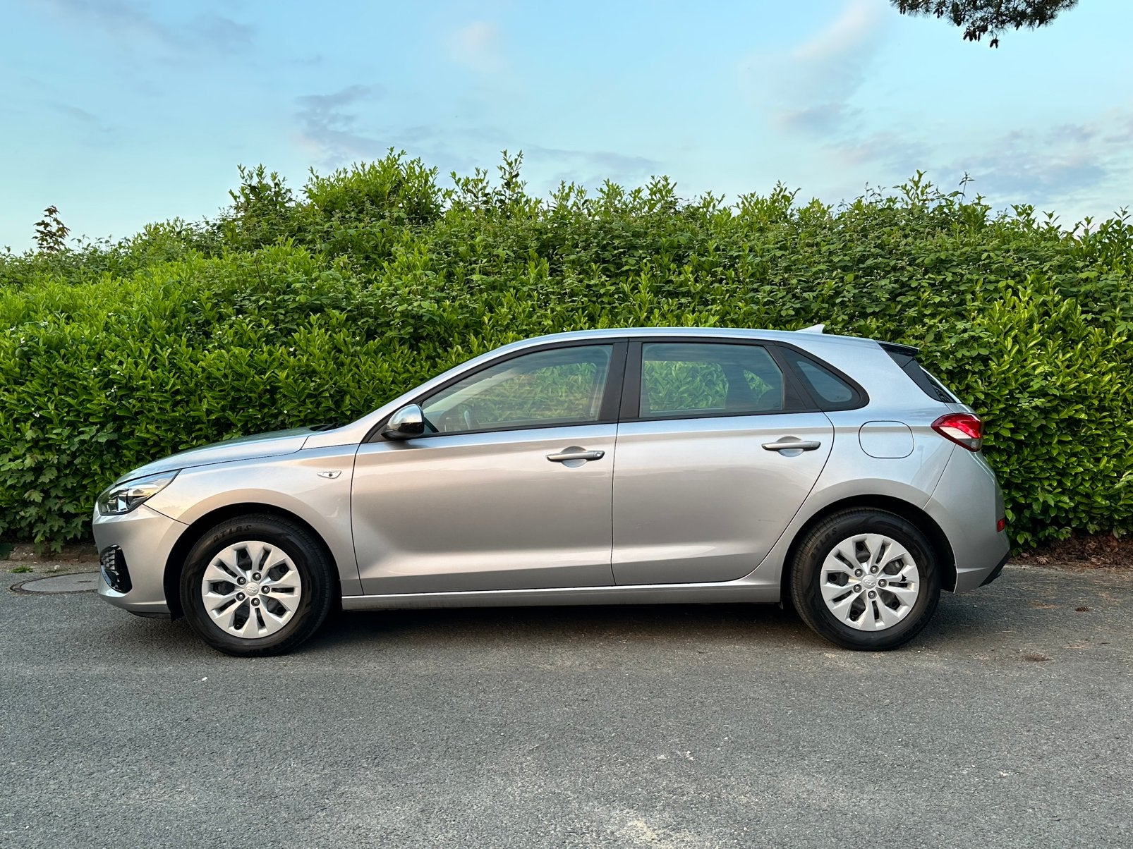 Hyundai i30 1.5 Essence 2021 Euro 6a Airco  83.000km LED, https://public.car-pass.be/vhr/58357d98-3f5d-4482-ae72-226032b67e23