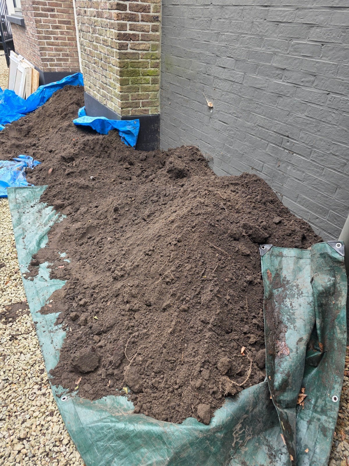 Gratis zwarte grond, Ophalen