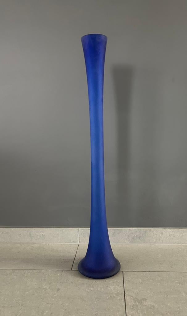 Prachtige langwerpige blauwe vaas, Ophalen, Zo goed als nieuw, Blauw, Glas