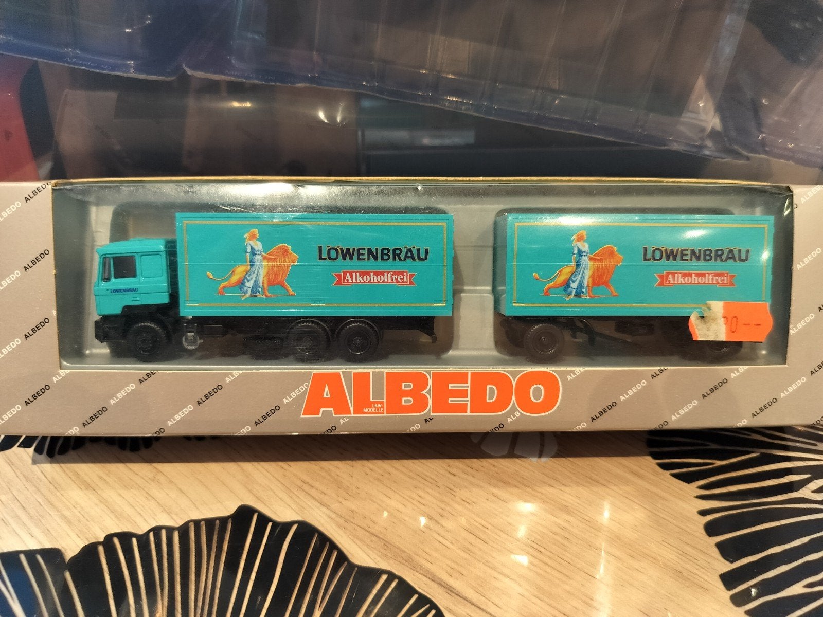 Albedo H0 Mercedes Löwenbräu avec remorque 1/87, Enlèvement ou Envoi, Neuf, Bus ou Camion, Autres marques