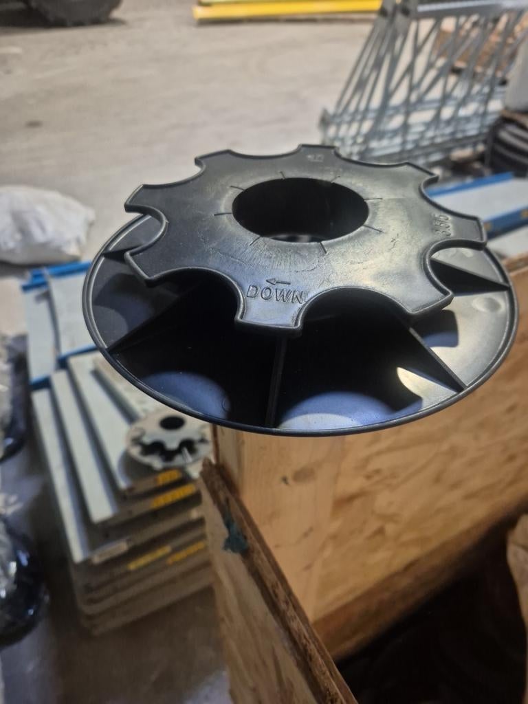 Nieuwe terrasdragers Solidor (750 st) + accessoires – projec, Tuin en Terras, Ophalen