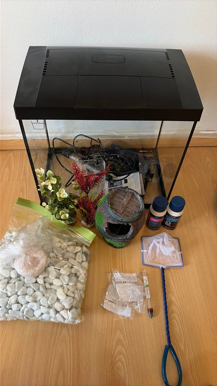 Aquarium met pomp , decoratie , verlighting, Dieren en Toebehoren, Ophalen, Pomp, Zo goed als nieuw, Decoratie