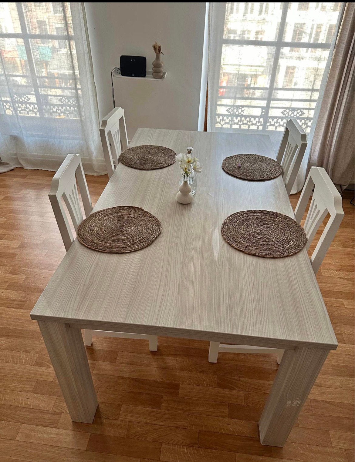 Table en bois avec 4 chaises, Enlèvement