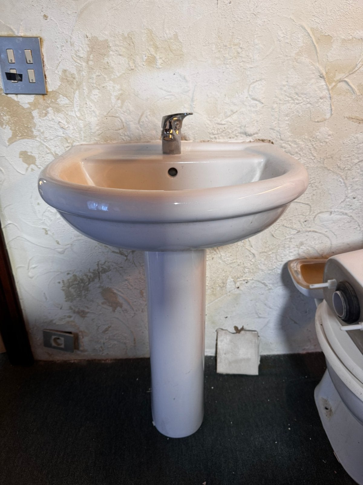 Lavabo sur pied en porcelaine 56cm de large, Enlèvement, Utilisé