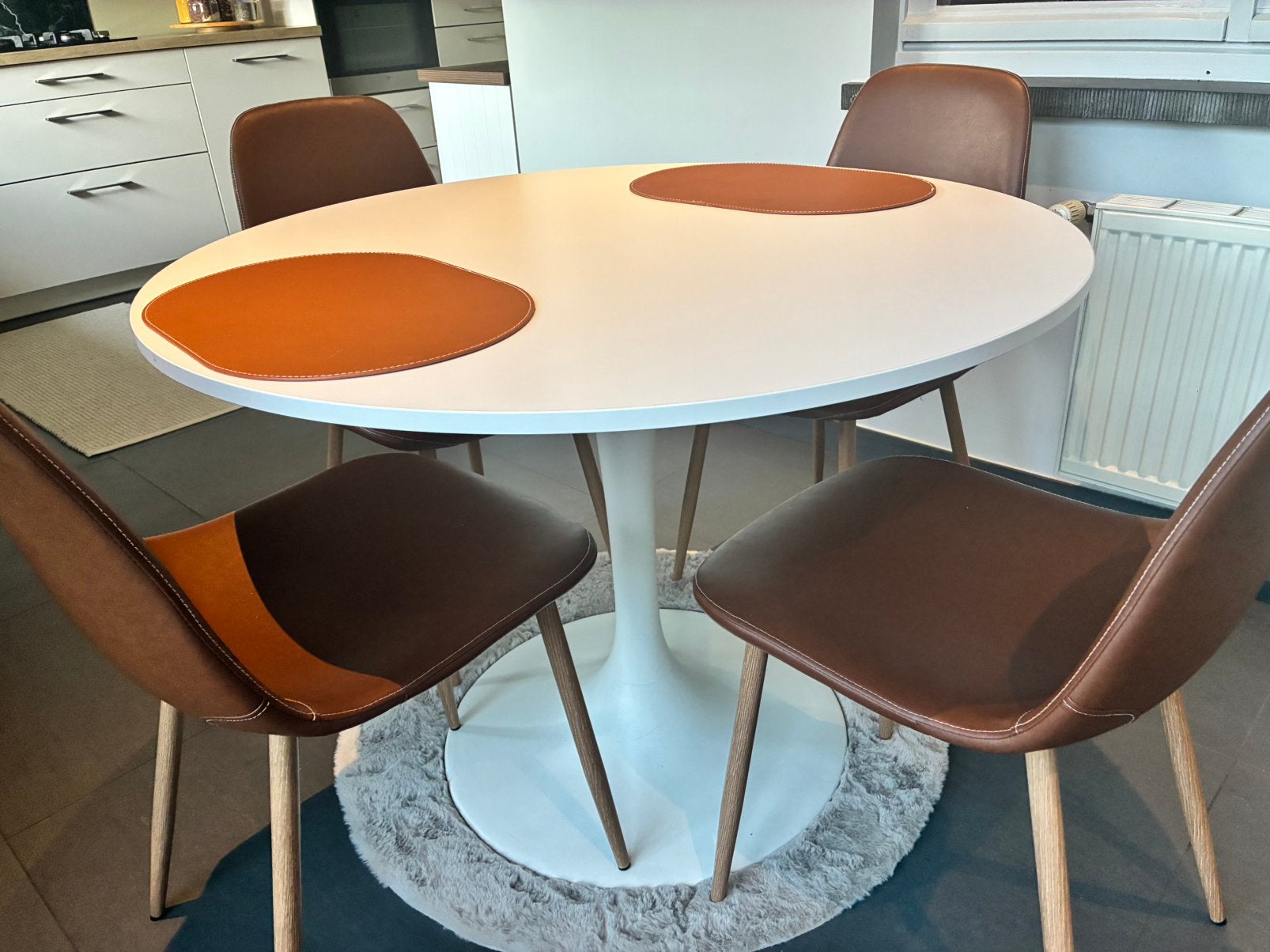 Ronde keukentafel en stoelen ( ikea), Ophalen, Zo goed als nieuw