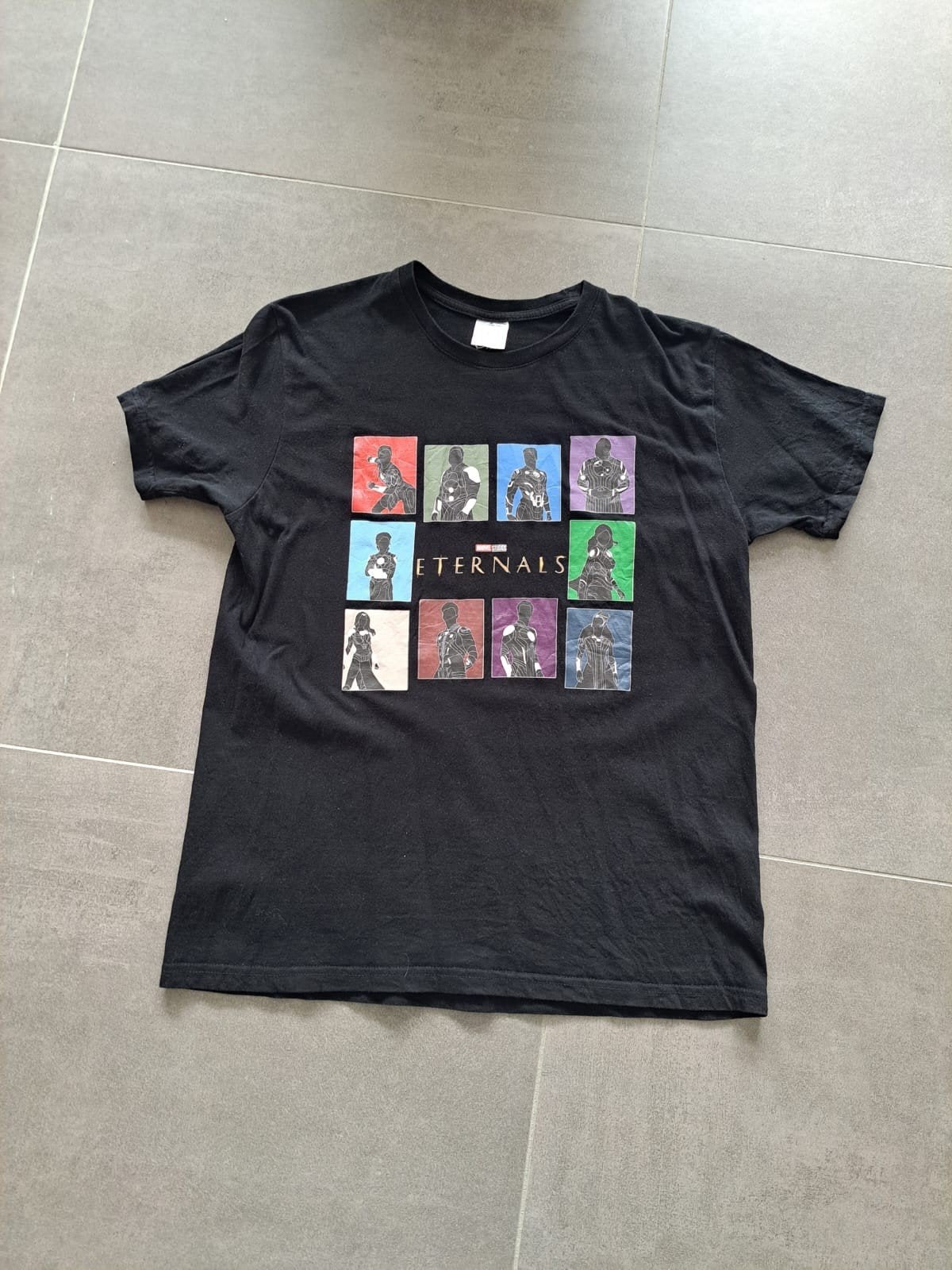 T-shirt van de film Eternals van Marvel, Kleding | Heren, T-shirts, Ophalen of Verzenden, Zo goed als nieuw, Maat 48/50 (M), Zwart