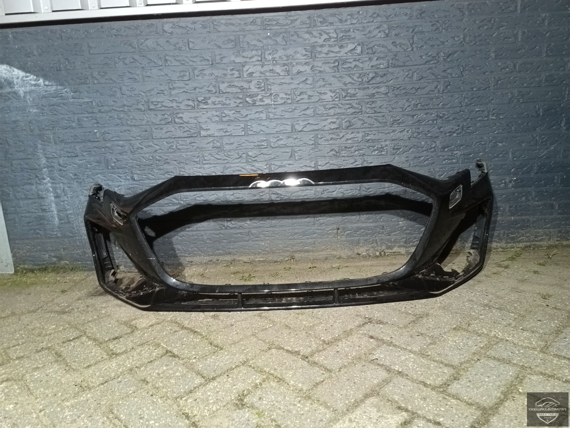 Audi A3 8Y Facelift S-Line Voorbumper Bumper 6xPDC KLS Origi, Auto-onderdelen, Gebruikt, AUDI AG, Auto-Union-Strasse 1
85045  Ingolstadt, DE