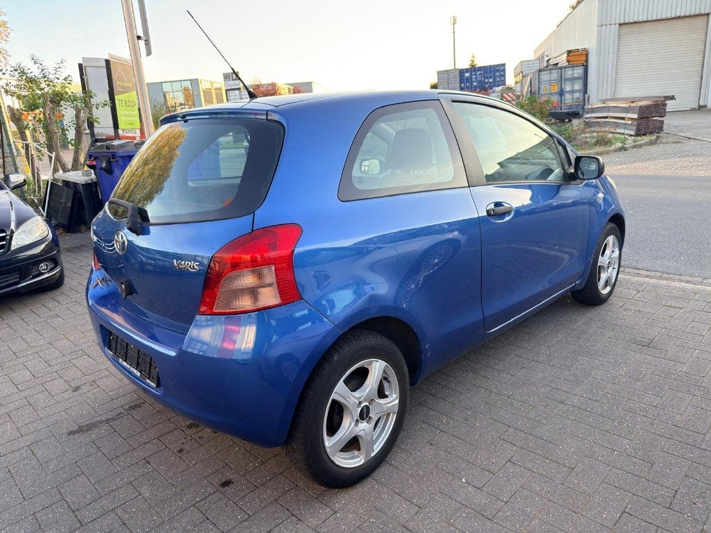 Toyota Yaris 1.3 benzine bouwjaar 2007 130000 km goede staat, Auto's, Stof, Zwart, 4 cilinders, Blauw