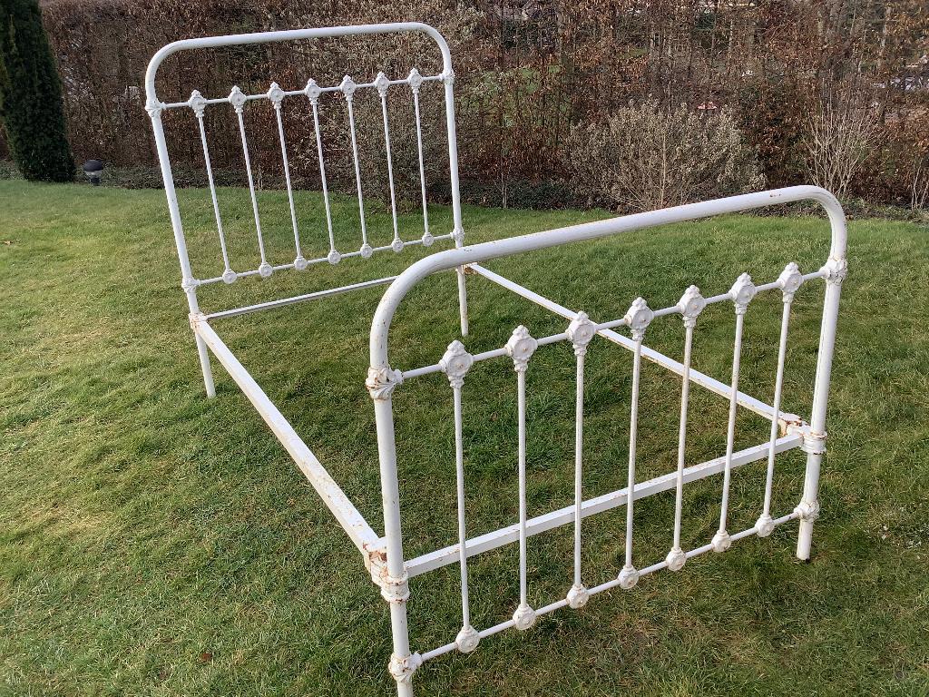 Antiek metalen bed, Enlèvement