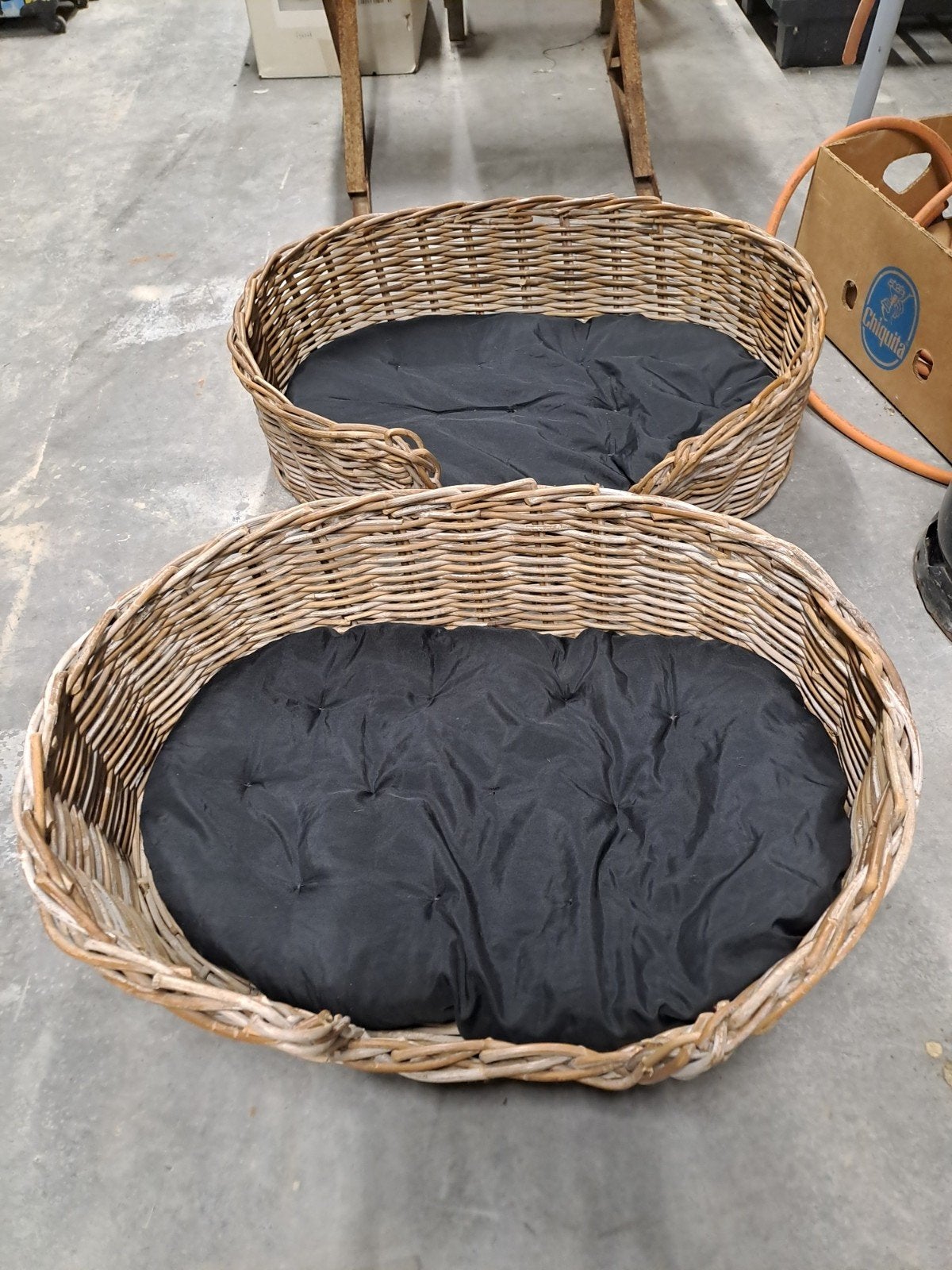 2 hondenmanden diameter 70cm, Ophalen