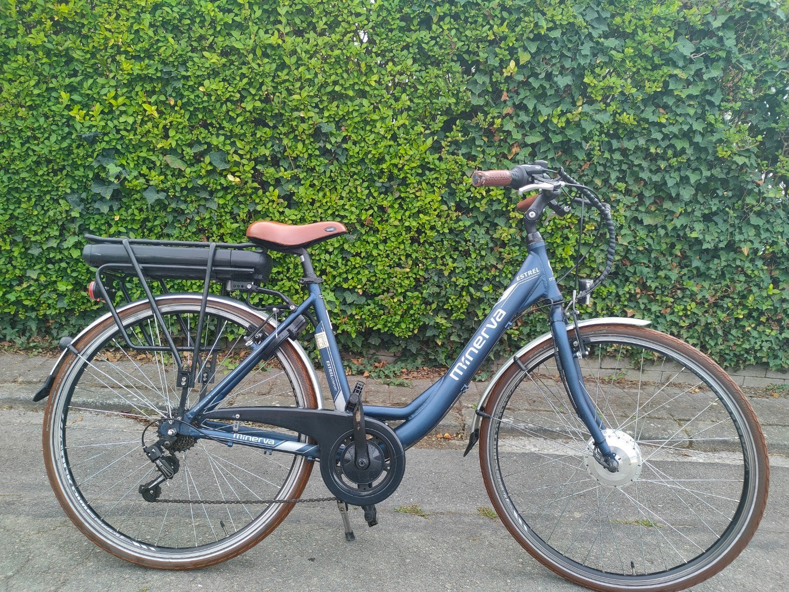 Vélo électrique Minerva vélo électrique pour femmes, Autres marques, 51 à 55 cm, 50 km par batterie ou plus, Comme neuf