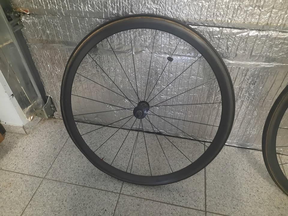 Titel is Reynolds MV32T Carbon wielen, Ophalen
