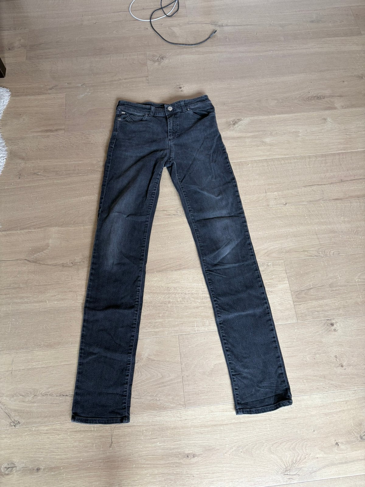Skinny Armani jeans maat 36, Kleding | Dames, Spijkerbroeken en Jeans, Ophalen, Zo goed als nieuw, Zwart, W28 - W29 (confectie 36)