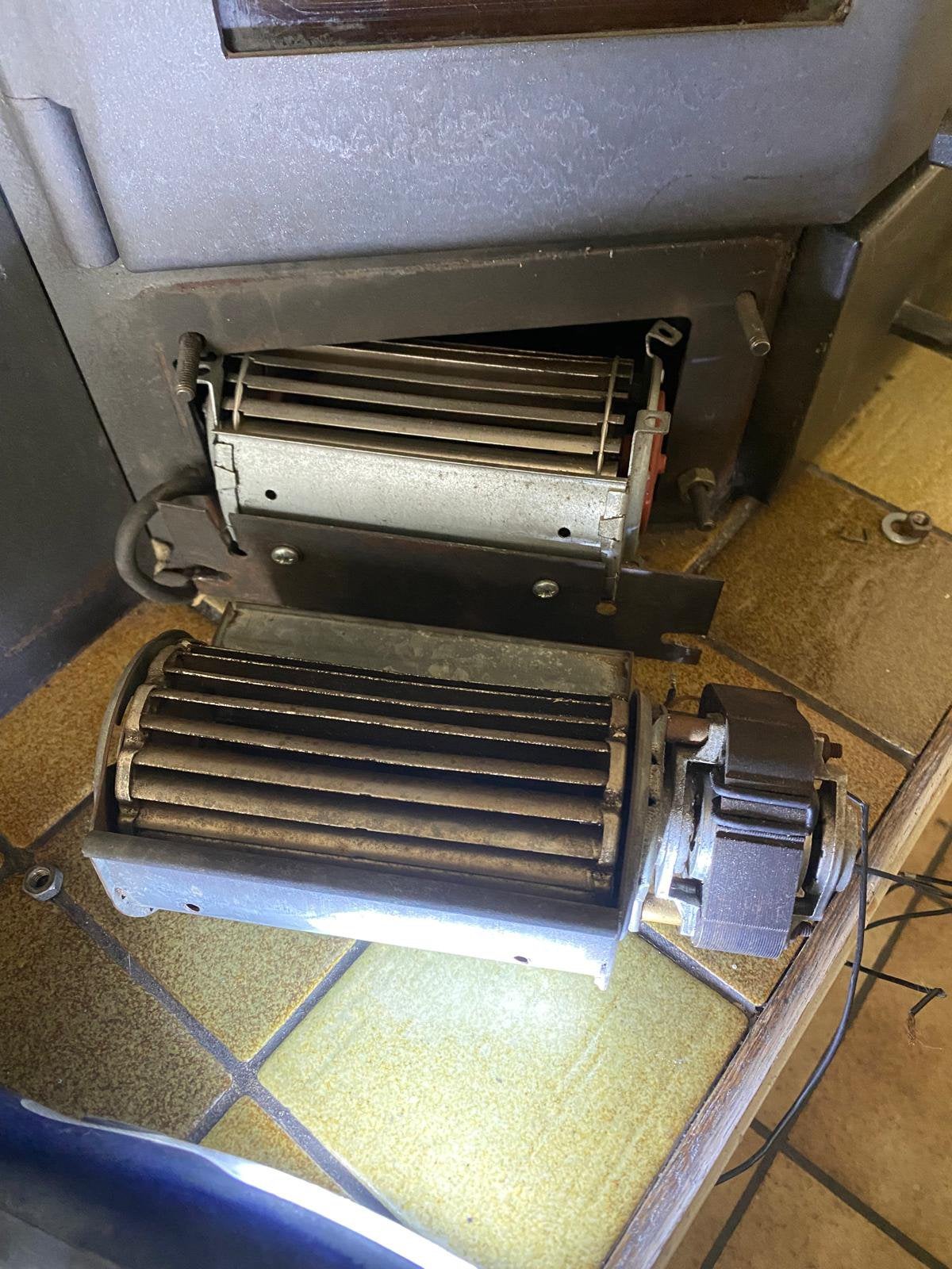 Gezocht 2 ventilators  voor links en rechts voor dit vuur, Enlèvement, Utilisé