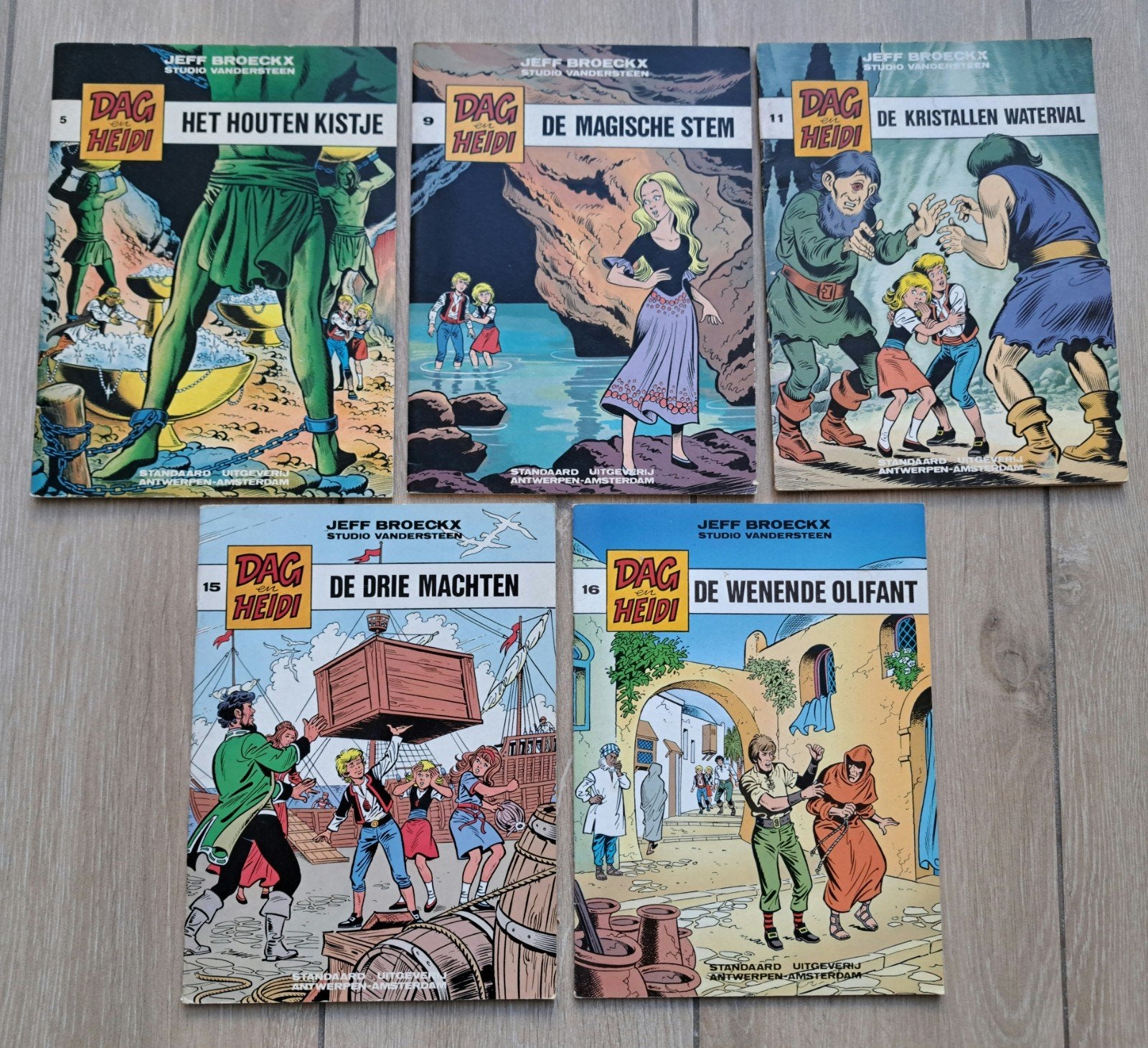 Lot strips: Dag en Heidi, Boeken, Ophalen of Verzenden, Gelezen