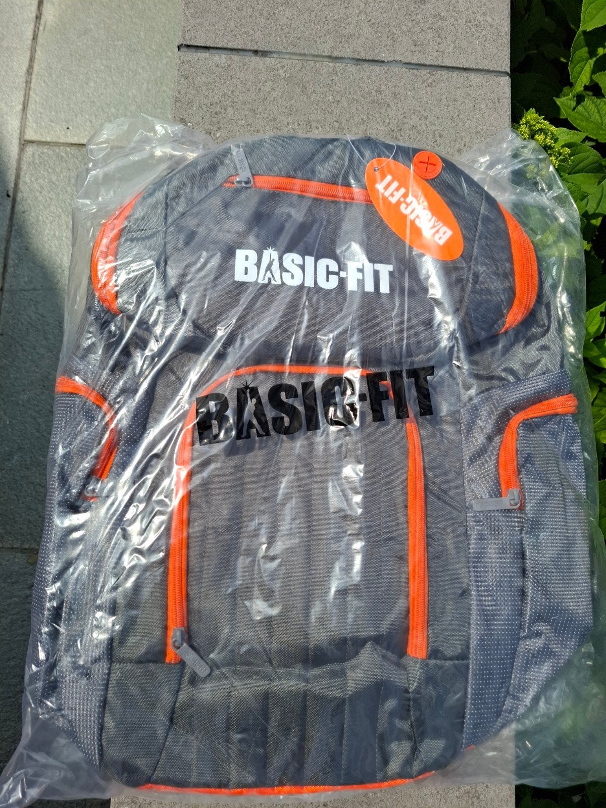 Splinternieuwe basic-fit rugzak, Ophalen