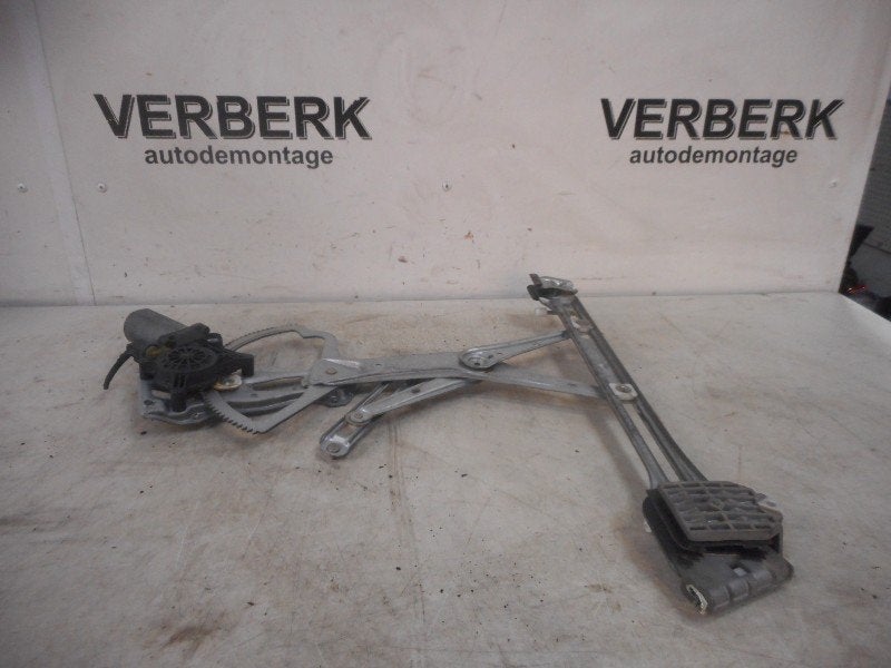 VITRE MECANISME ELECTRIQUE DROIT Ford Cougar (ECX / W), Droite, Henry-Ford-Straße  1
50735  Köln, DE, Ford-Werke GmbH, Kunden@ford.com