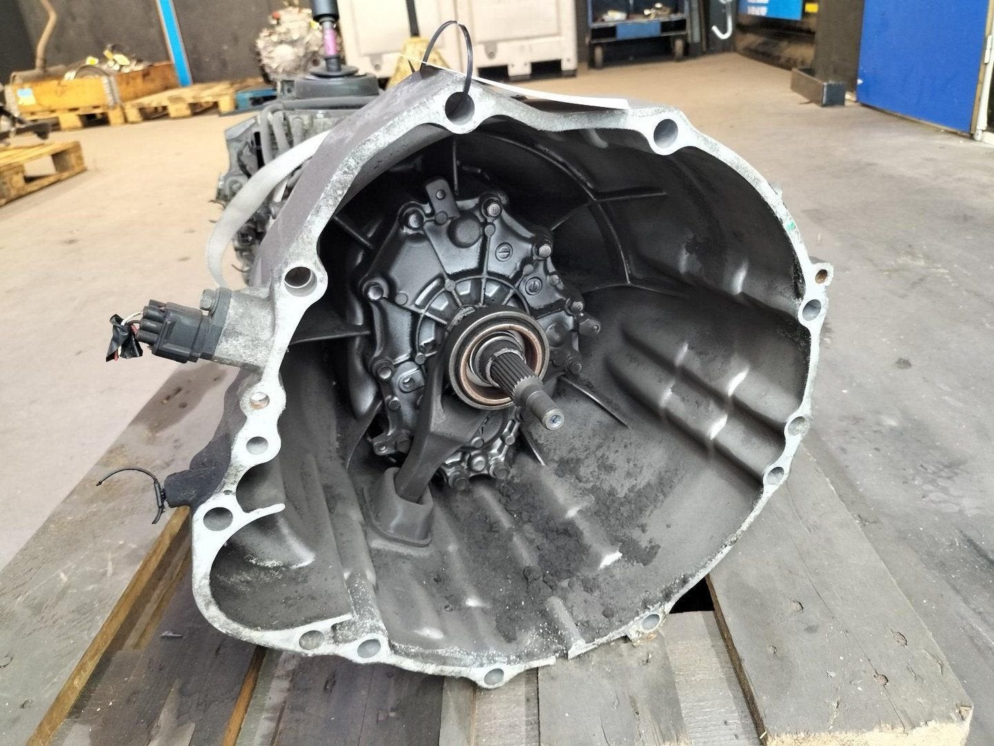 NISSAN NAVARA KING CAB TRANSMISSIE / VERSNELLINGSBAK 2011, Enlèvement ou Envoi, Utilisé, Stiba membre