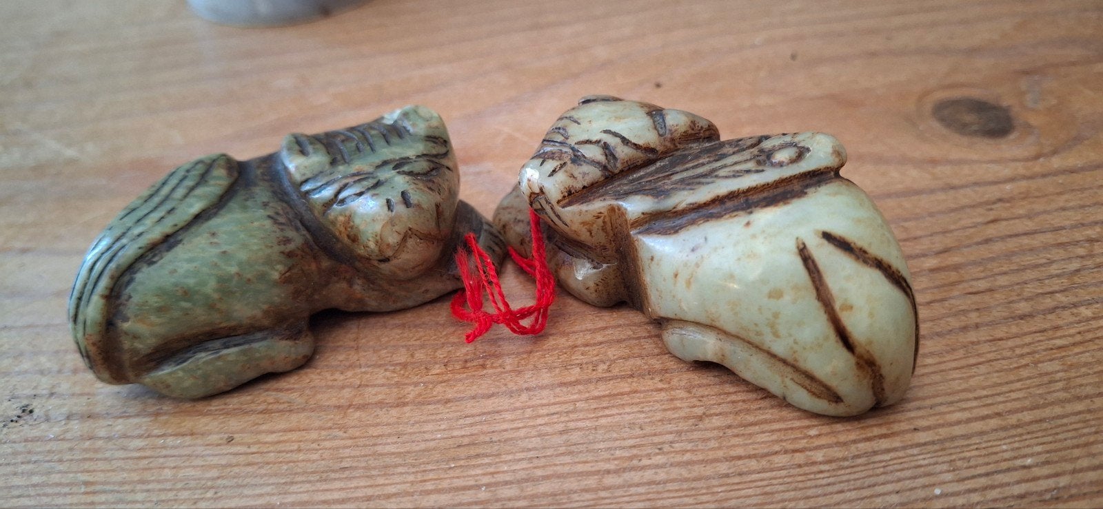 Duo d'objets en jade