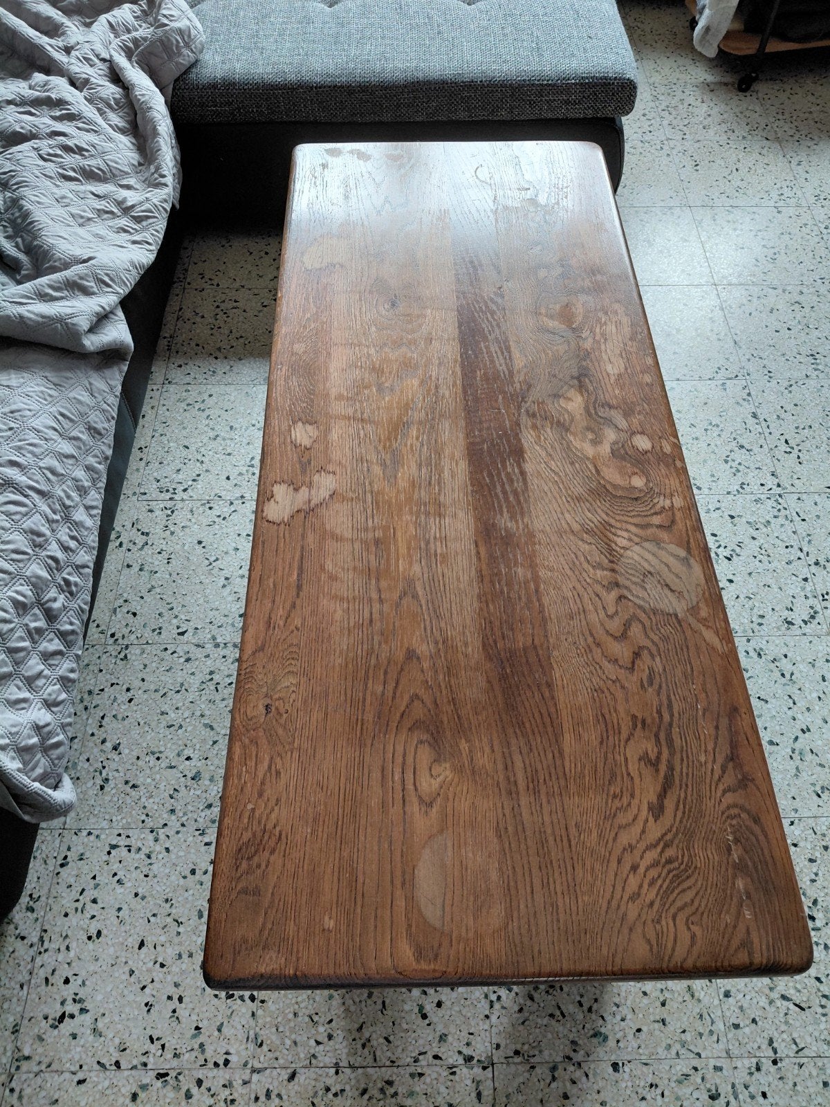 eiken salontafel, Enlèvement