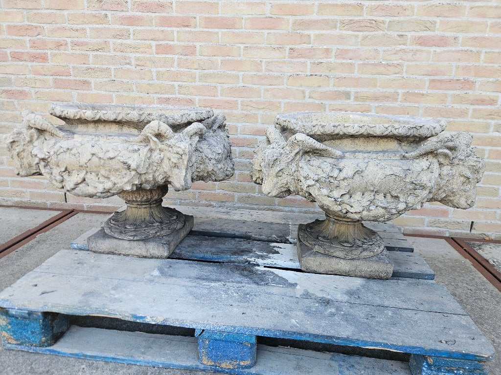2 prachtige tuinvazen met elk 4 ramskoppen topvazen koopje!, Ophalen of Verzenden, Zo goed als nieuw