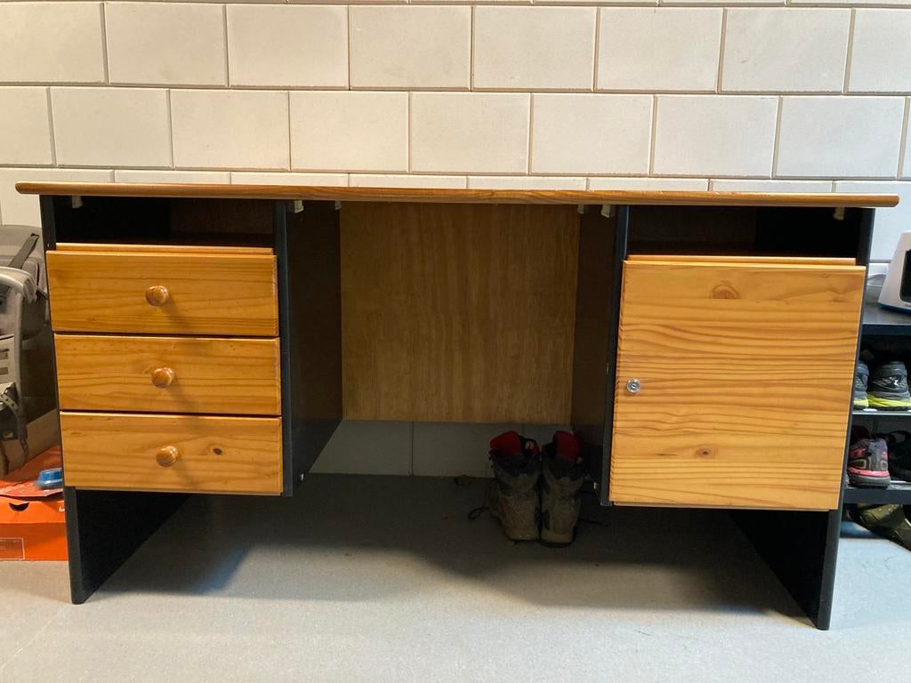 Bureau hout, Ophalen, Zo goed als nieuw, Hout